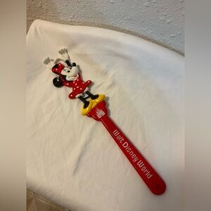 Disneyland Minnie Mouse Souvenir Back Scratcher